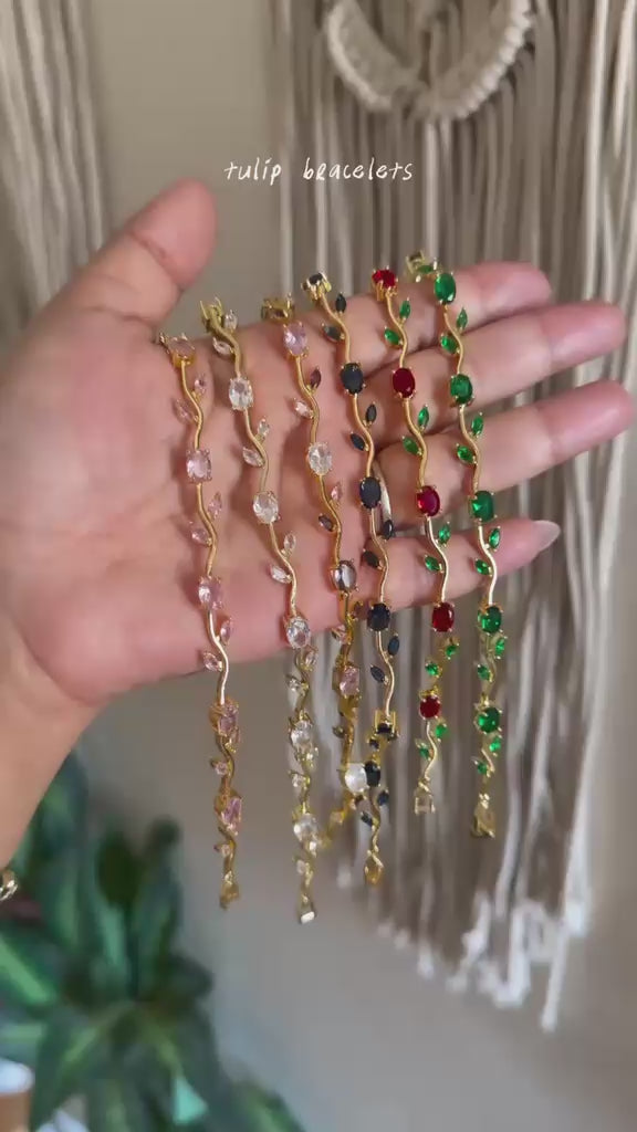 Red Green Tulip Bracelet